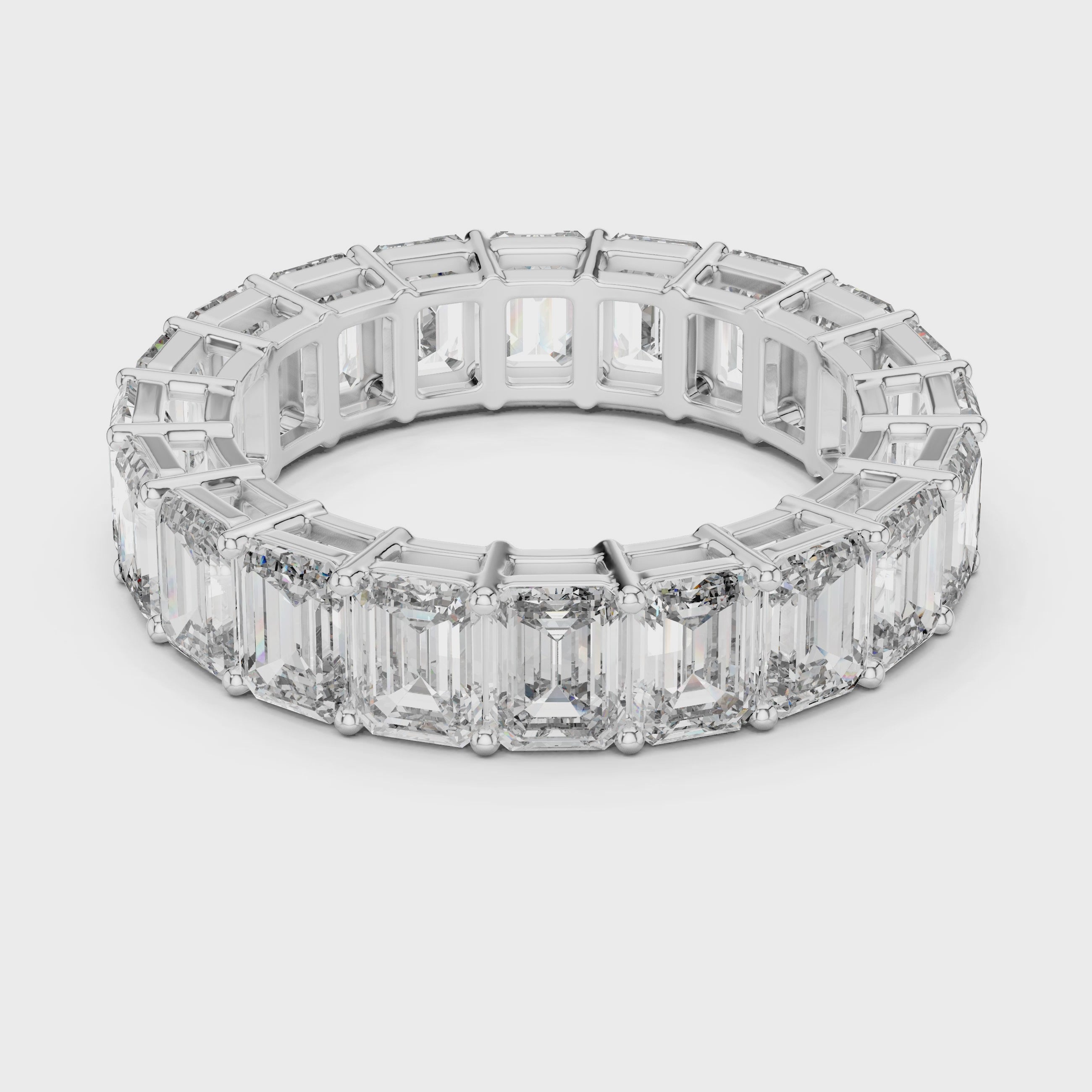 6 carat - 4.7 mm Glamorous Emerald cut Moissanit Band
