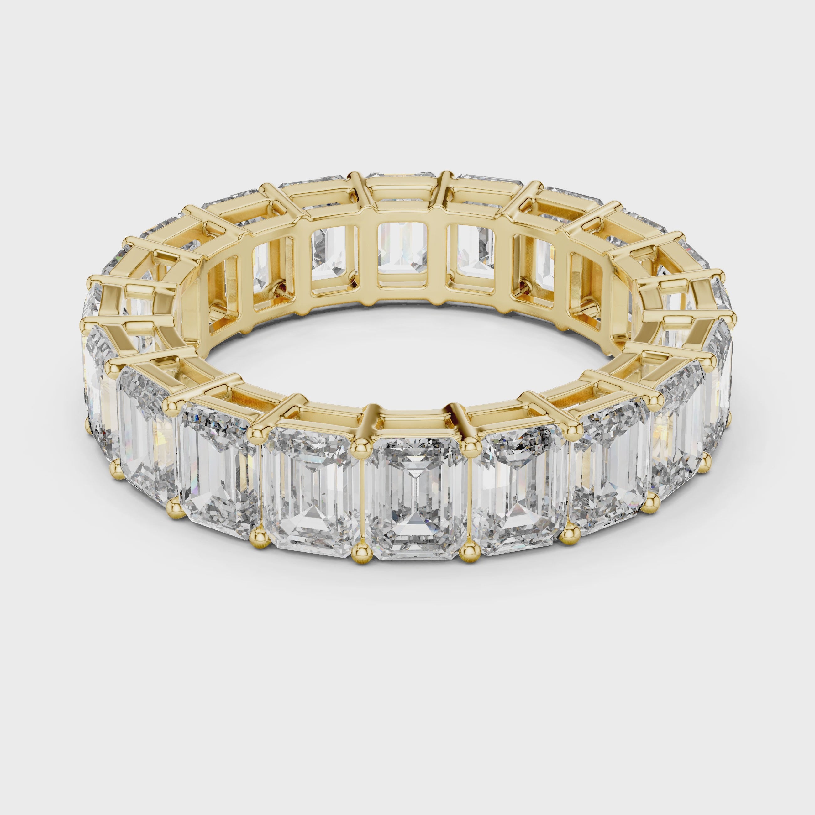 6 carat - 4.7 mm Glamorous Emerald cut Moissanit Band